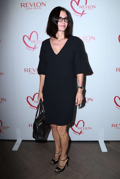 Courteney Cox en robe noire