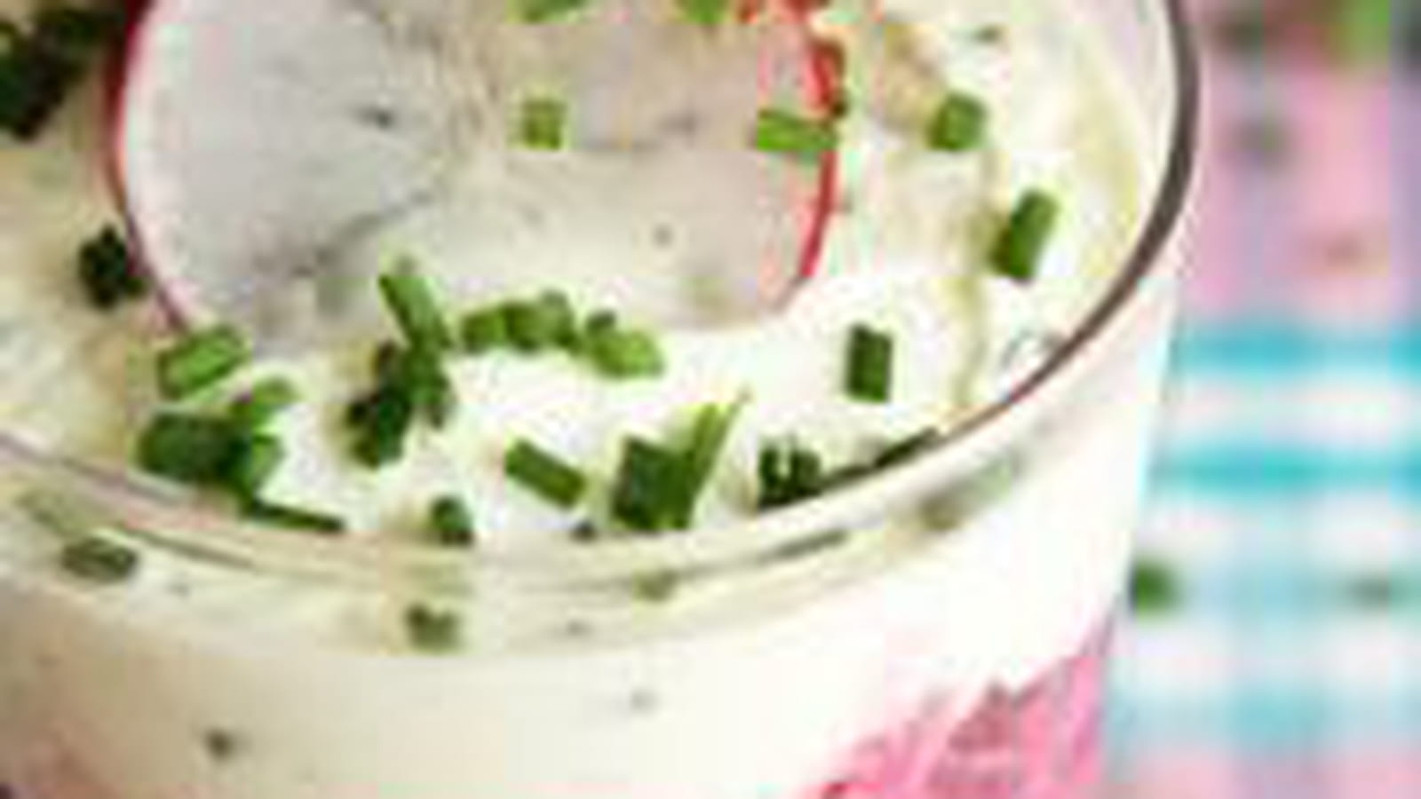 Mousse de betterave, fromage aux herbes et radis