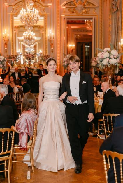 Son Altesse royale la princesse Isabelle d'Orl&eacute;ans fait son entr&eacute;e au Bal des D&eacute;butantes avec le prince Constantin d'Orl&eacute;ans