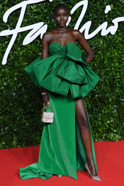 Adut Akech en robe Valentino
