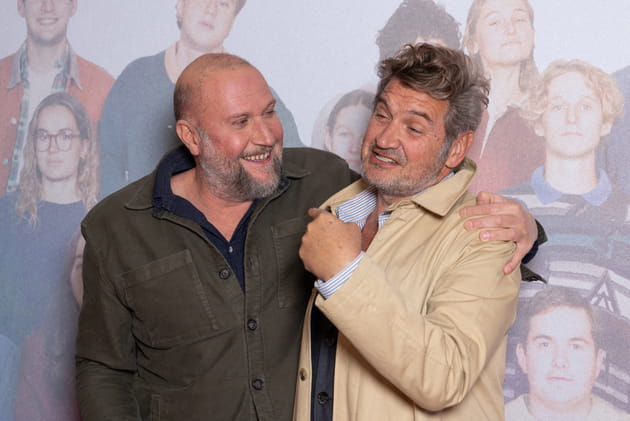 François Damiens se fend la poire avec son ami, le scénariste Thomas Bidegain à l'avant-première de "T'as pas changé"