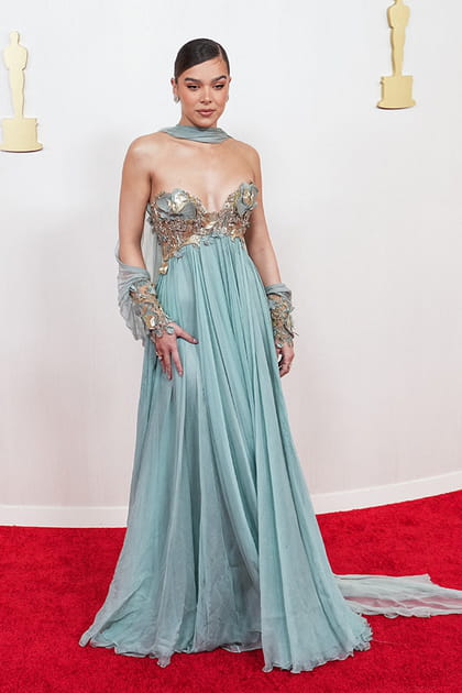 Hailee Steinfeld en robe bustier bleue &agrave; tra&icirc;ne Elie Saab