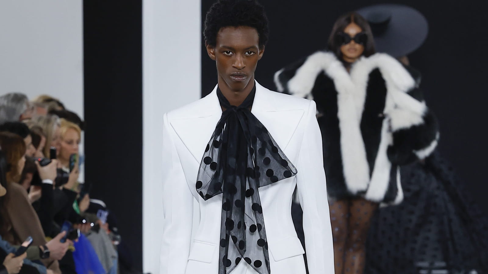 Look 28