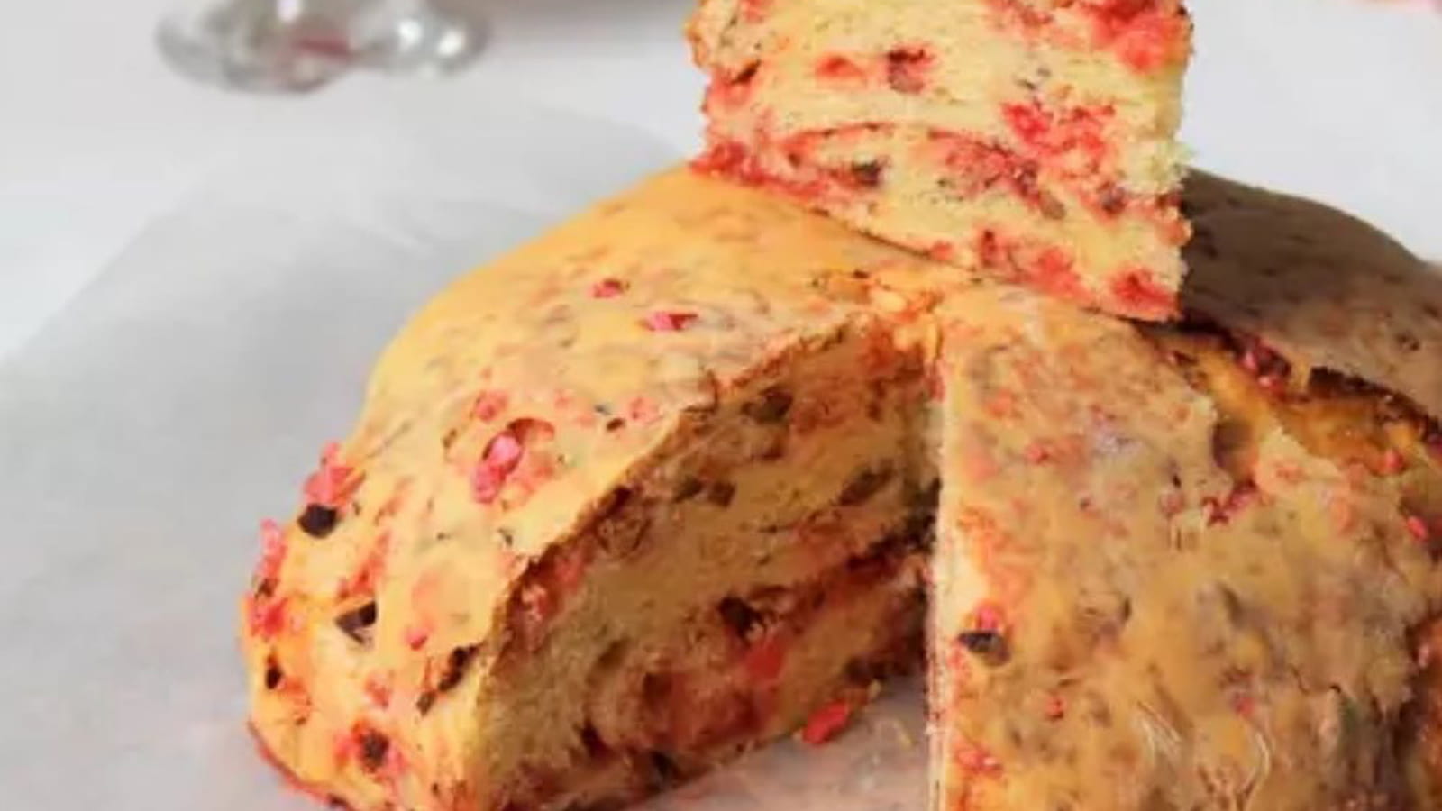 Brioche feuilletée aux pralines rouges