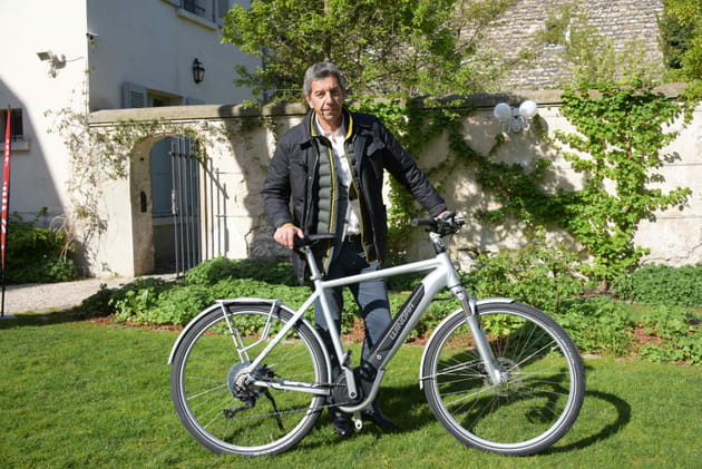 Le petit tour en vélo de Michel Cymes