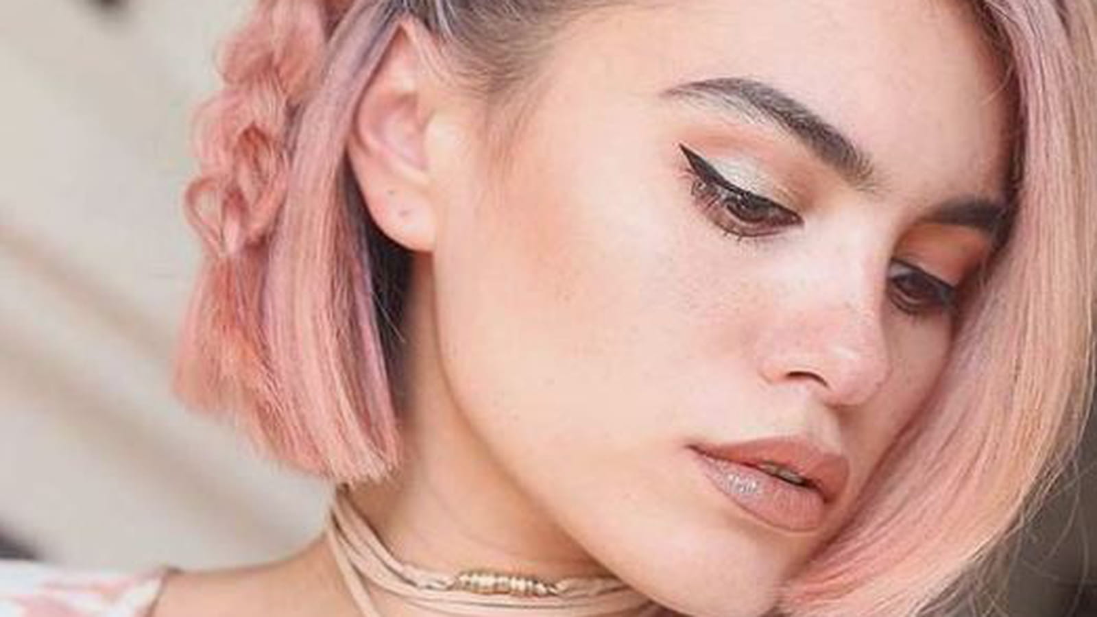 Carré court rose gold et natte