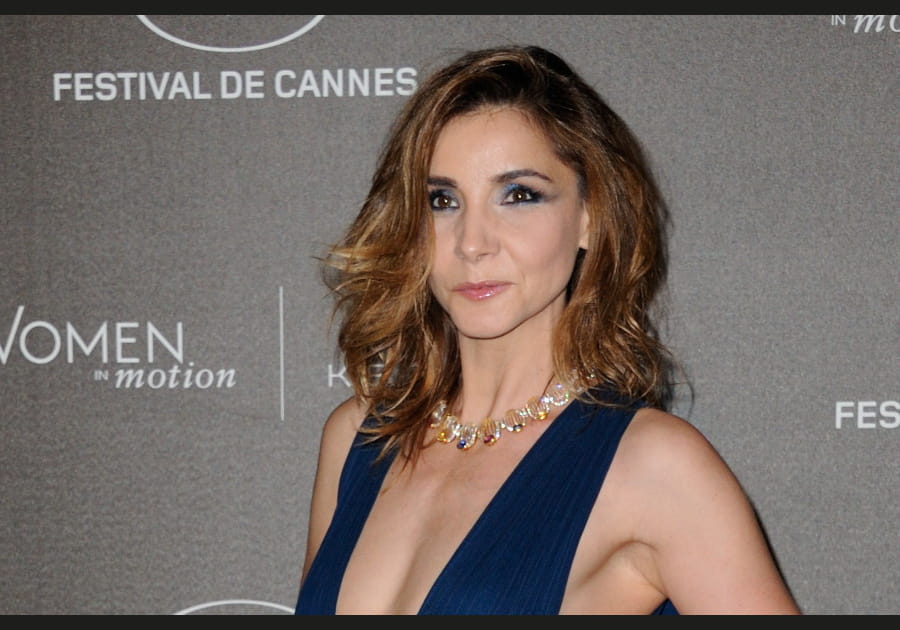 Clotilde Courau, tendance avec ses paupi&egrave;res bleues