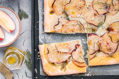Focaccia aux pommes Pink Lady® et romarin