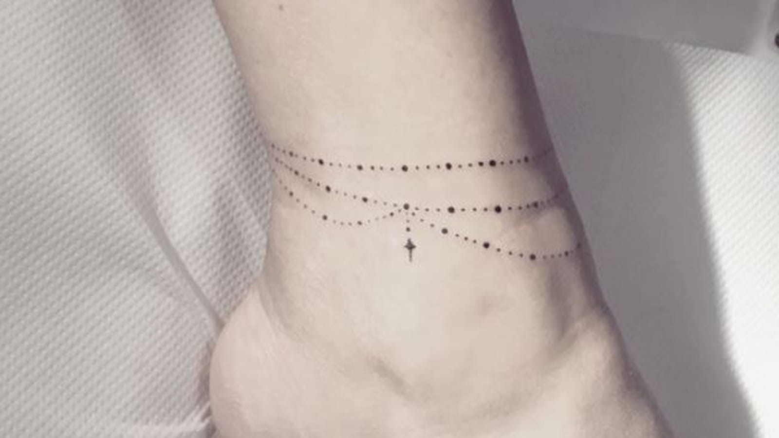 Tatouage bracelet de cheville