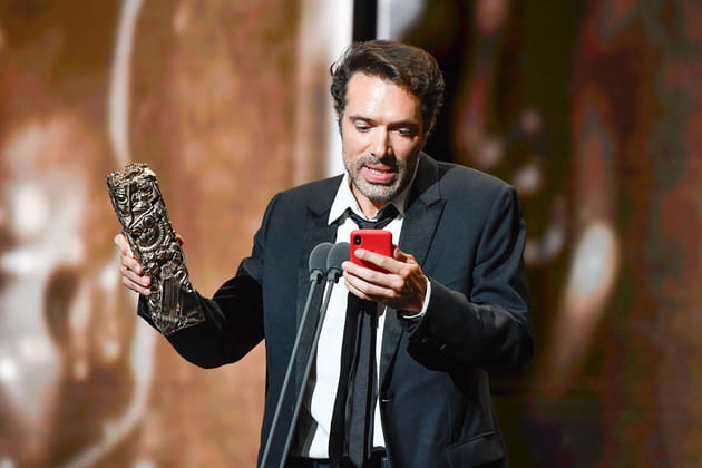 Un discours flamboyant et pas t&eacute;l&eacute;phon&eacute; pour Nicolas Bedos