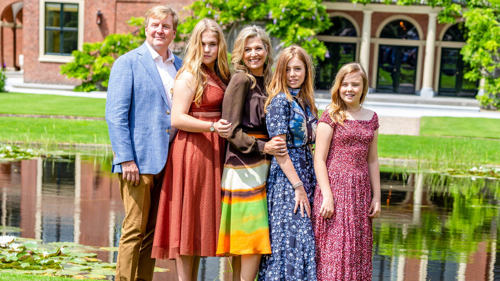 Willem-Alexander des Pays-Bas, princesse Amalia, Maxima des Pays-Bas et les princesses Alexia et Ariane