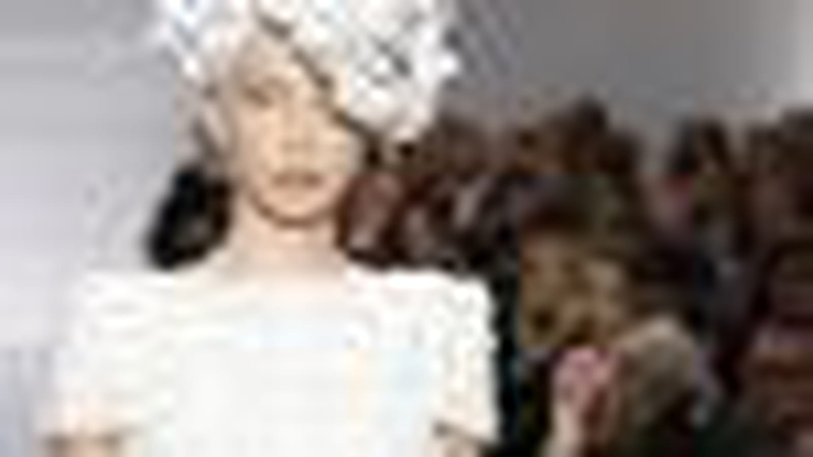 Robe et plumes de Chanel
