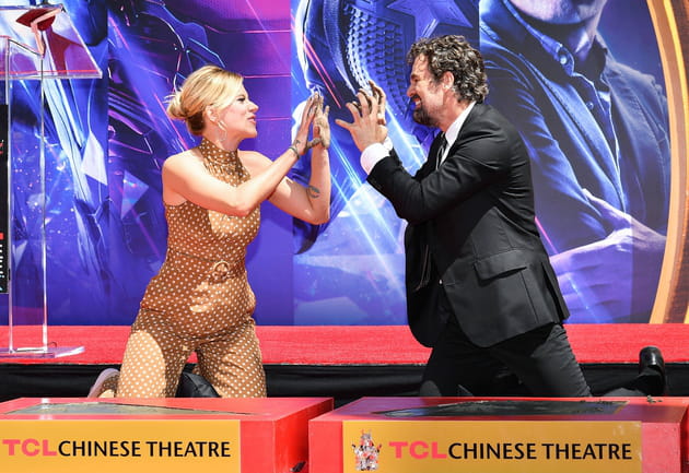 Mark Ruffalo et Scarlett Johansson font le show &agrave; la premi&egrave;re d'Avengers