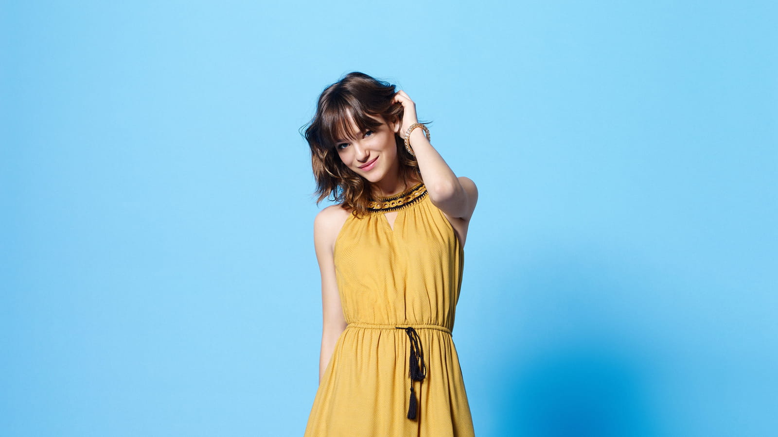 Robe col macramé