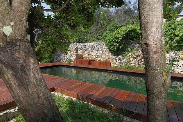 Une piscine en harmonie avec son environnement