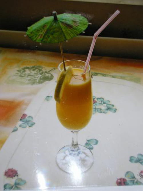 Cocktail à l'ananas et au jus d'orange