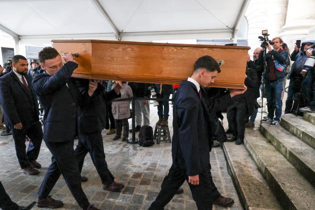 Obsèques de Frédéric Mitterrand : Arielle Dombasle, Stéphane Bern et Yori, PPDA... l'adieu des VIP - PHOTOS