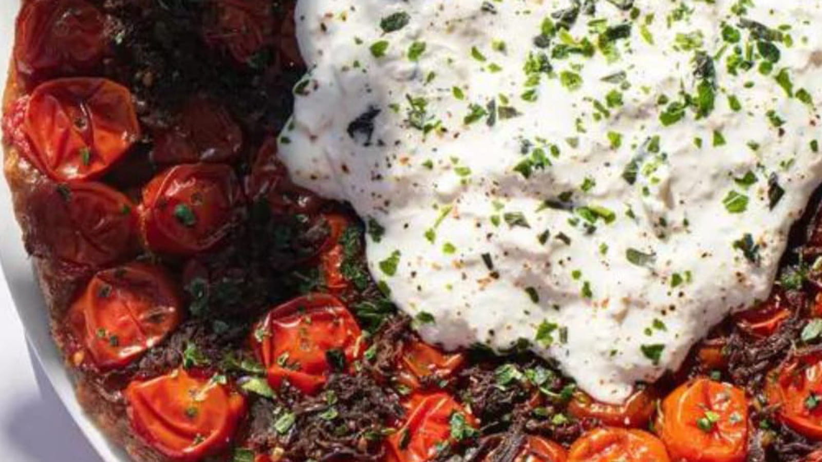 Tarte tatin confit de canard, tomates et stracciatella