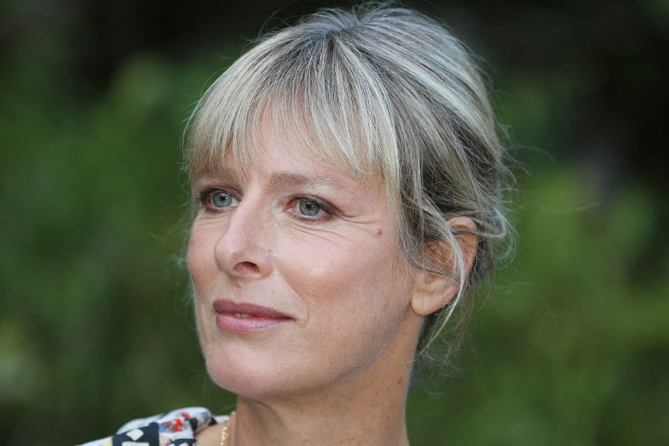 Karin Viard et ses paupi&egrave;res taupes m&eacute;tallis&eacute;es