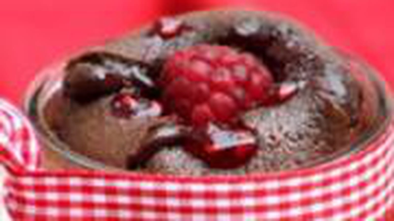Fondant au chocolat et coeur de framboises