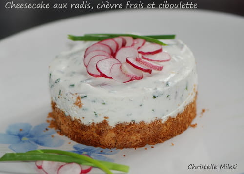 Cheesecake aux radis, chèvre frais et ciboulette