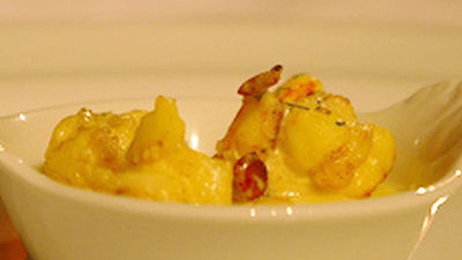 Cassolette de langouste flambée au cognac