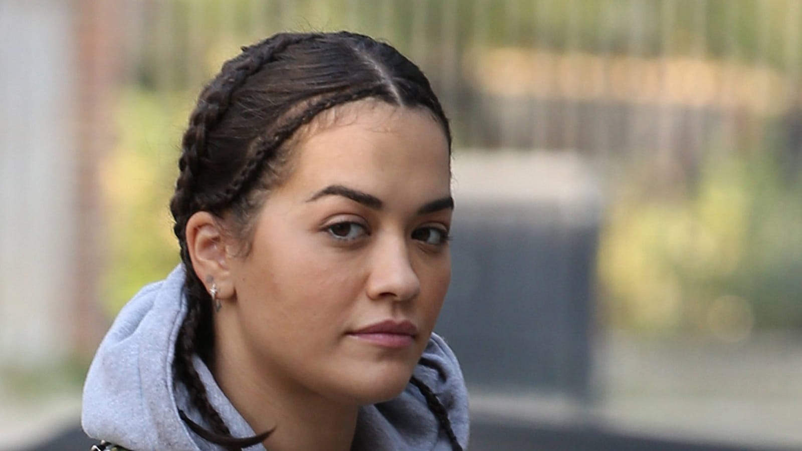 Rita Ora en brune
