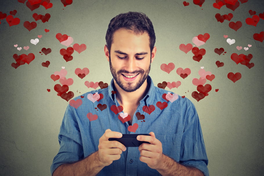 Le love bombing, cette technique de drague perverse