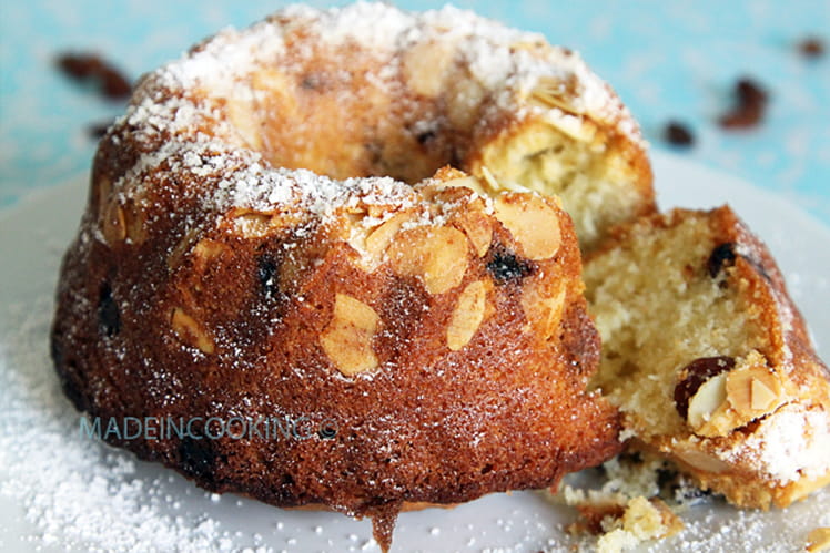Gâteau aux amandes et aux raisins secs-image