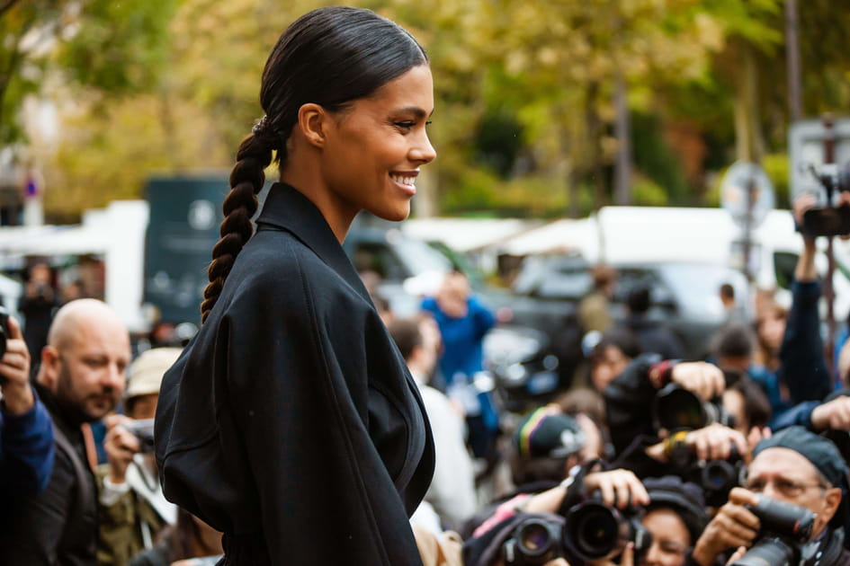 Tina Kunakey, canon avec sa tresse basse