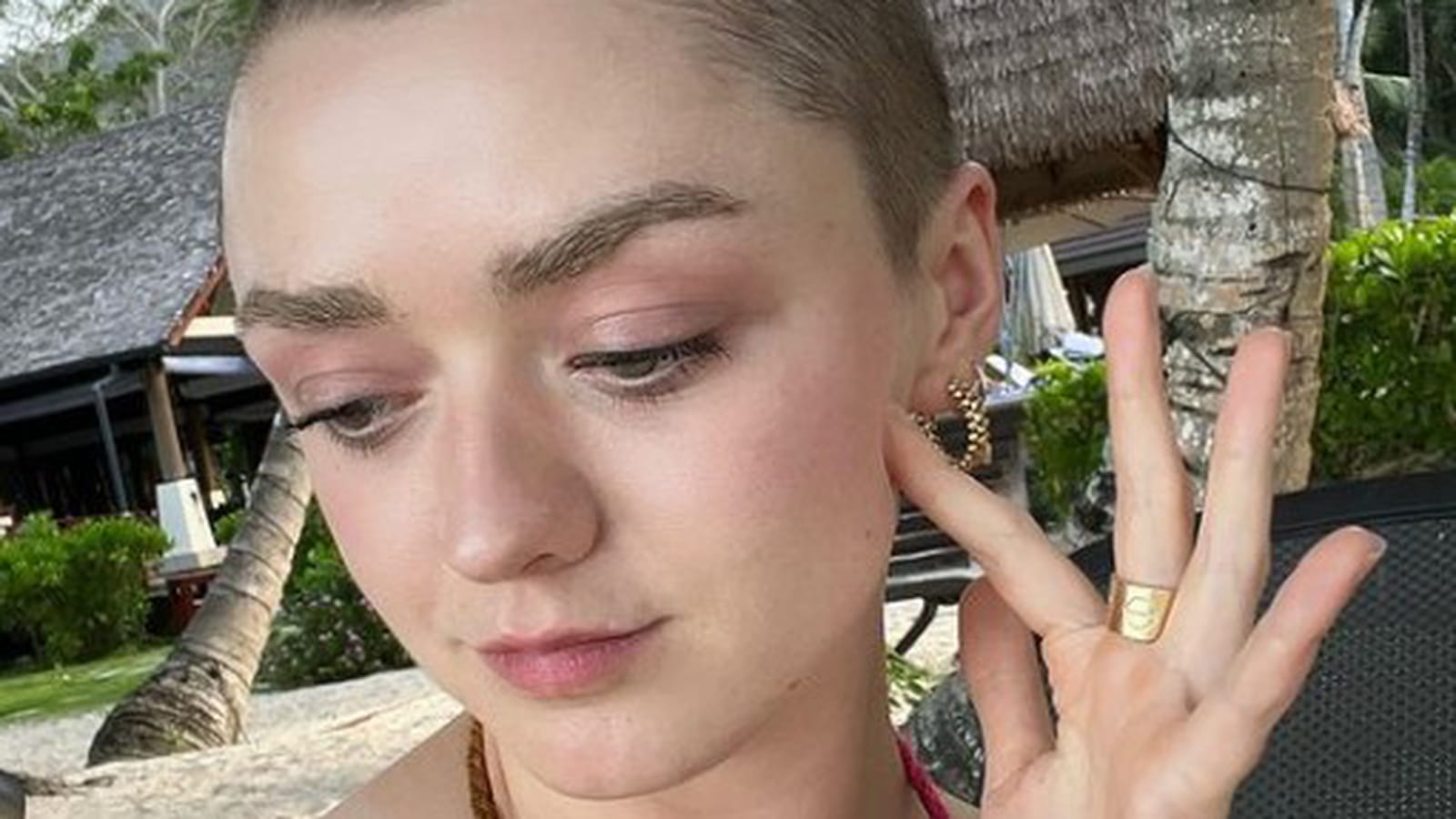Maisie Williams et son crâne rasé 