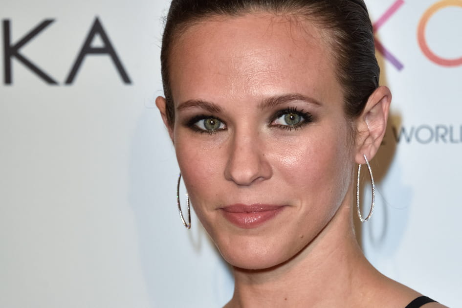 Lorie, &eacute;nigmatique avec son regard charbonneux