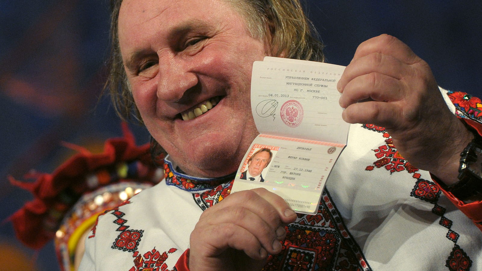 Gerard Depardieu obtient son passeport russe en 2013