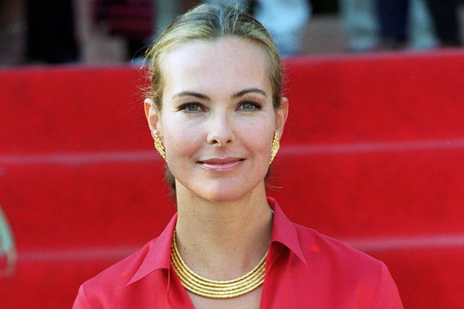 Carole Bouquet, lumineuse avec son balayage blond