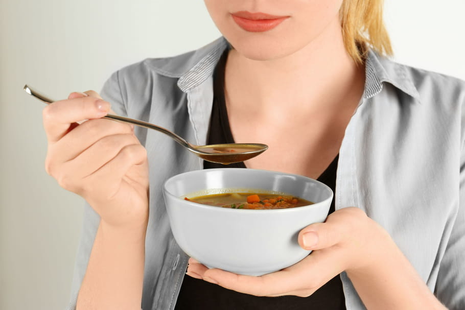 Une femme paralysée et atteinte de botulisme après avoir mangé une soupe