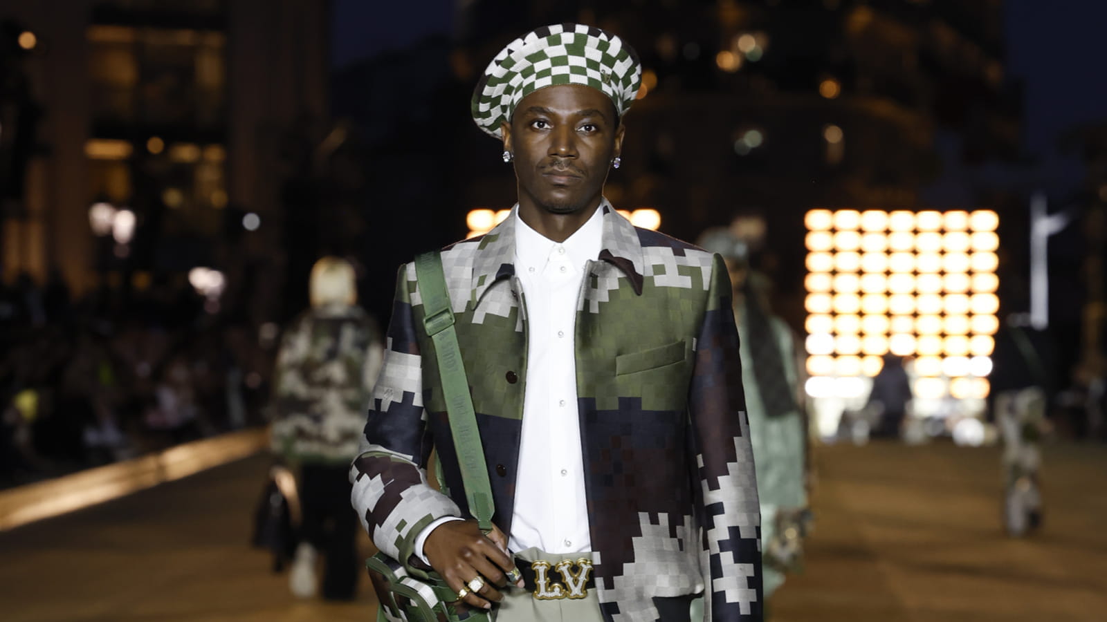 Look 14