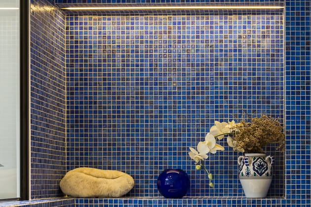 Des fleurs séchées mariées aux orchidées