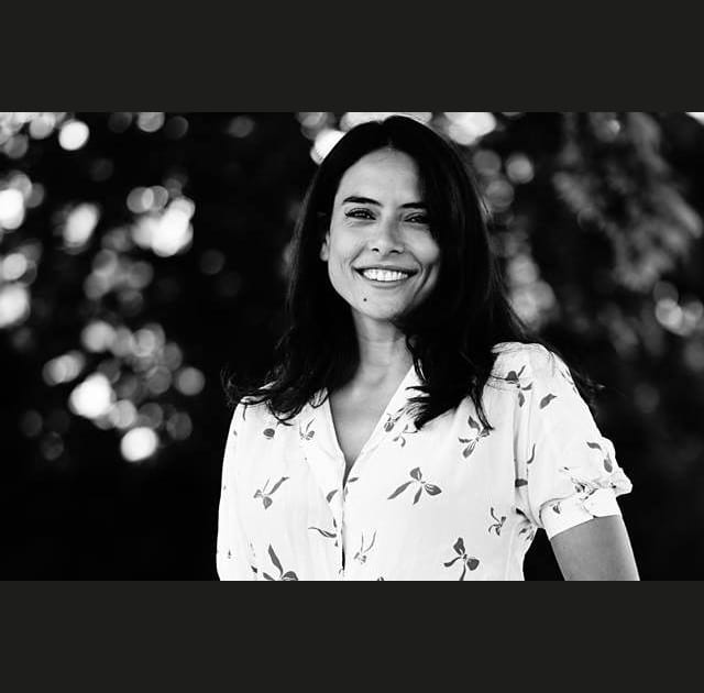 Les cheveux longs styl&eacute;s de Nailia Harzoune