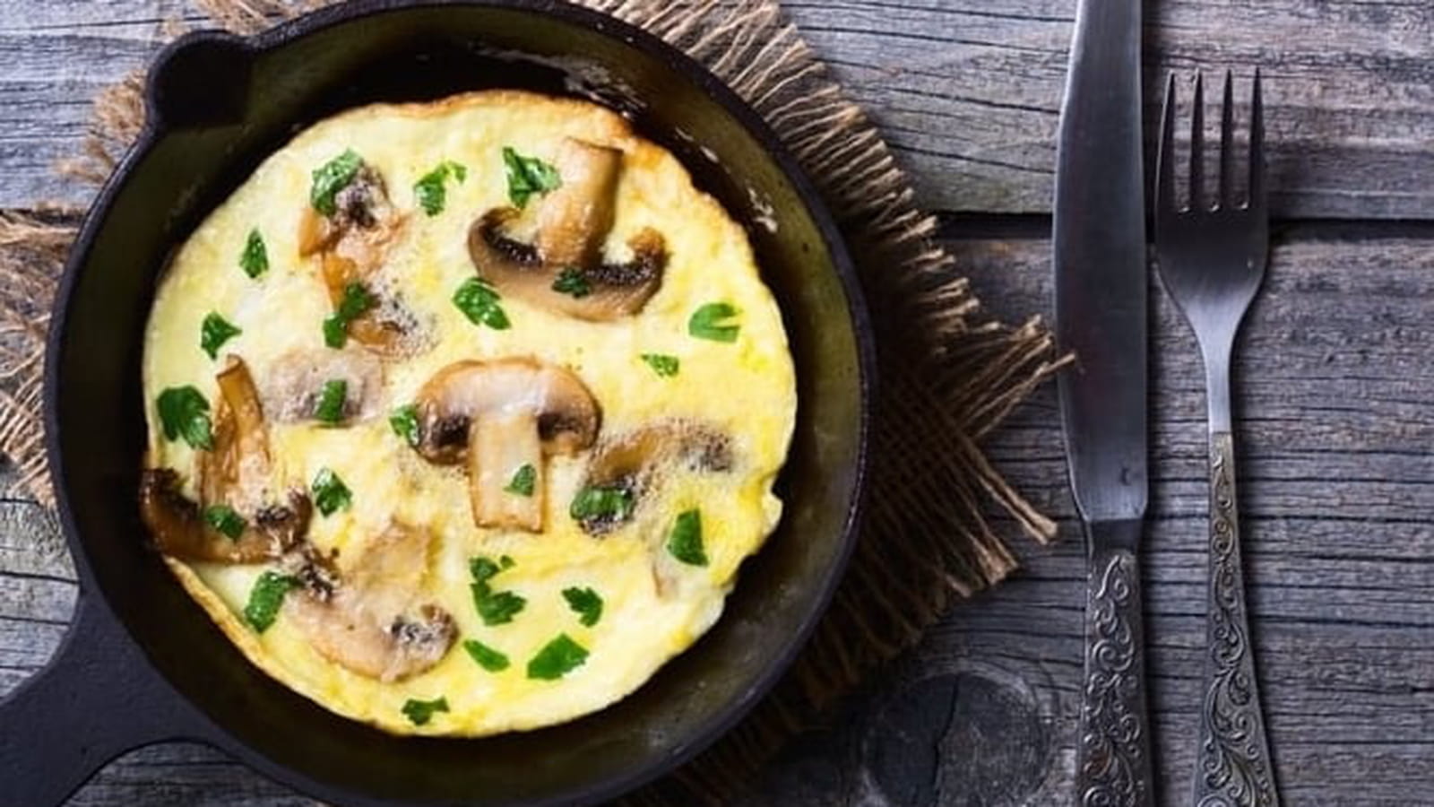Omelette aux champignons de Paris