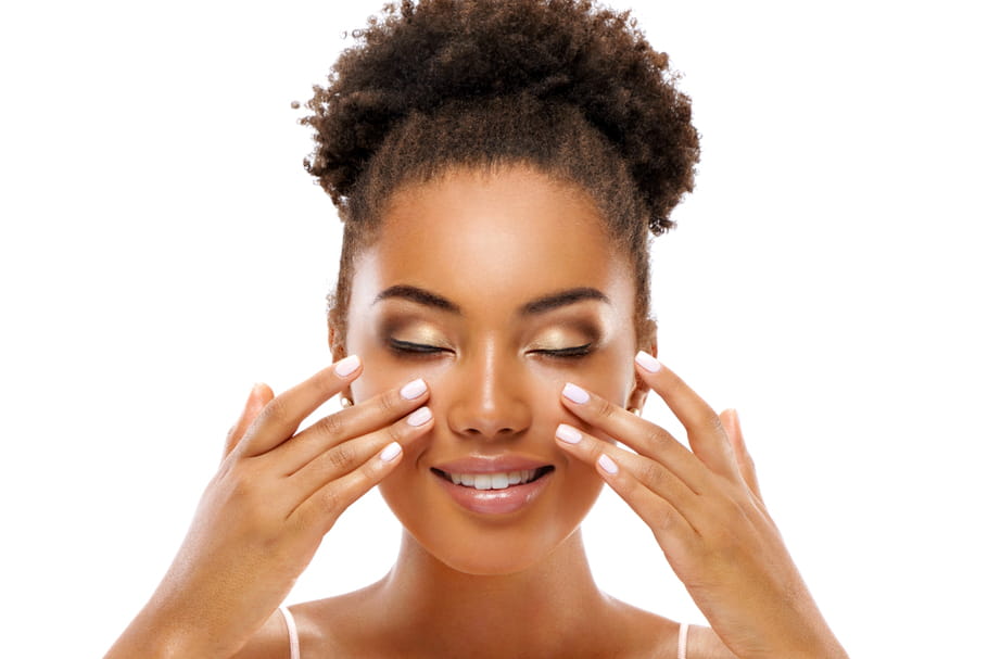 3 exercices faciles de massage anti-rides pour le visage