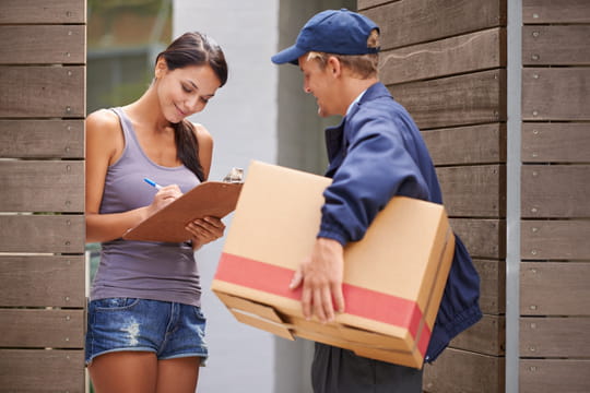 La phrase &agrave; dire aux livreurs pour qu'ils d&eacute;posent votre colis devant la porte (ils ne pourront pas refuser)
