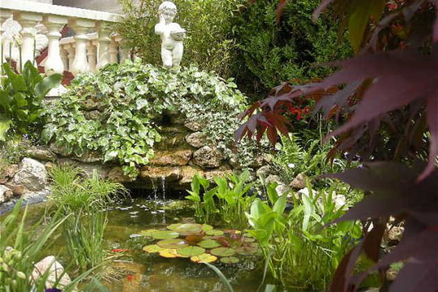 Bassin construit avec du mat&eacute;riel de r&eacute;cup&eacute;ration