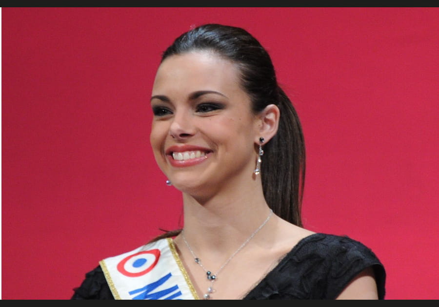 Marine Lorphelin, avec sa queue-de-cheval plaqu&eacute;e