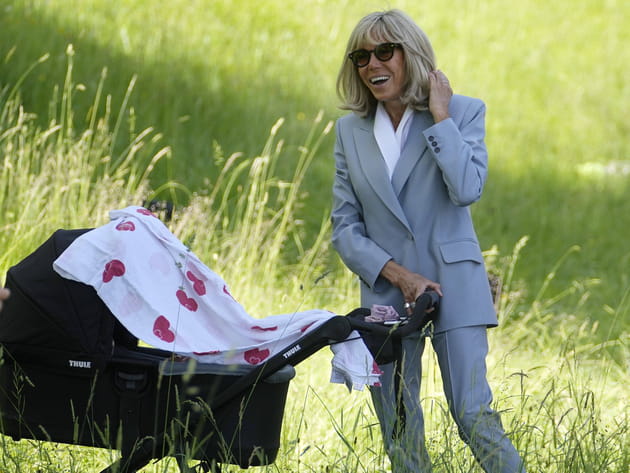 Brigitte Macron : Marche nordique, Bébé, Câlin... PHOTOS de ses