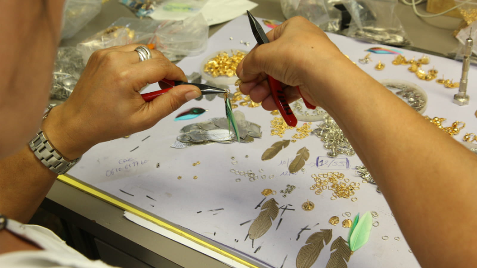 L'assemblage des bijoux