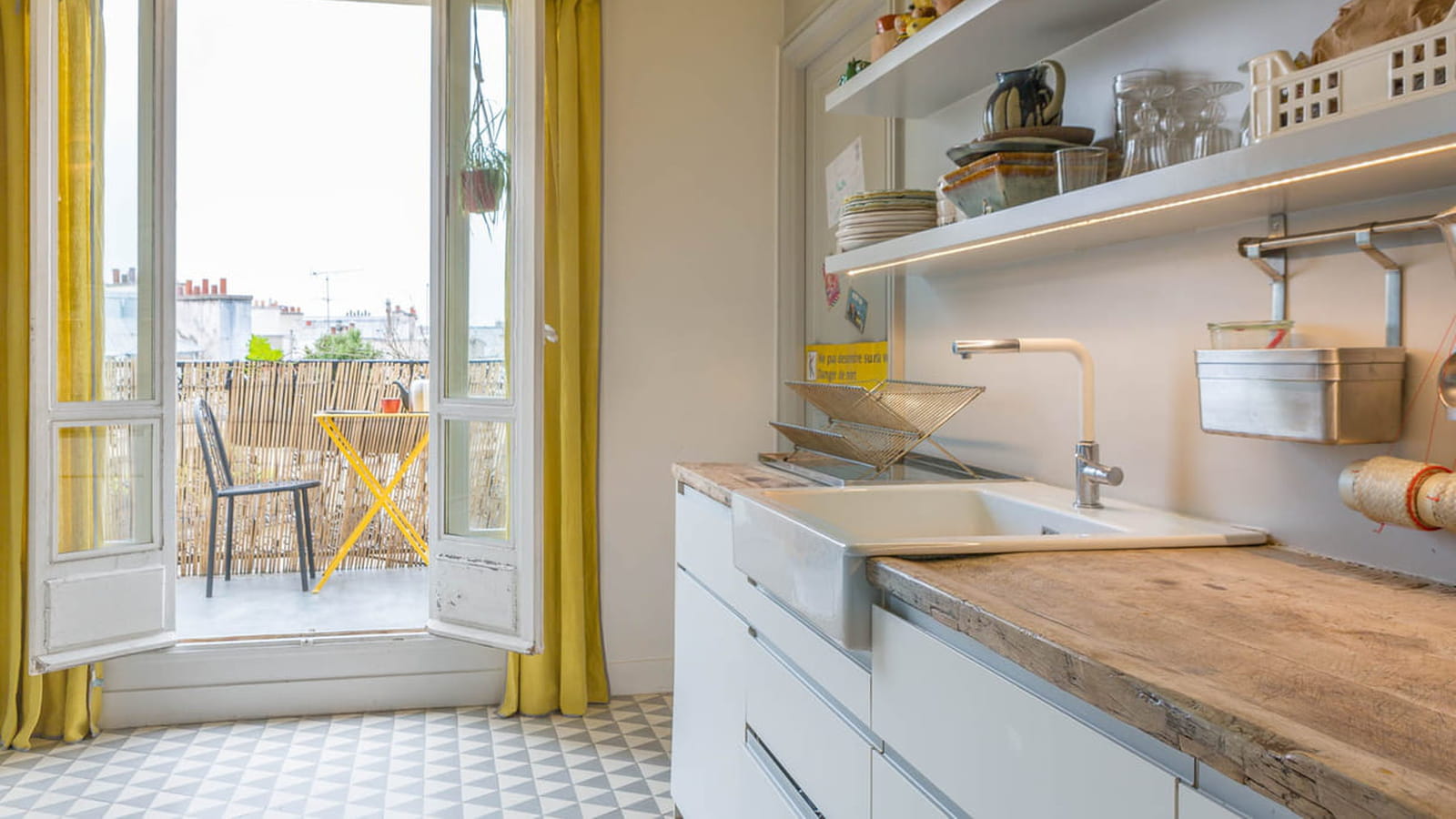 Cuisine plafond jaune