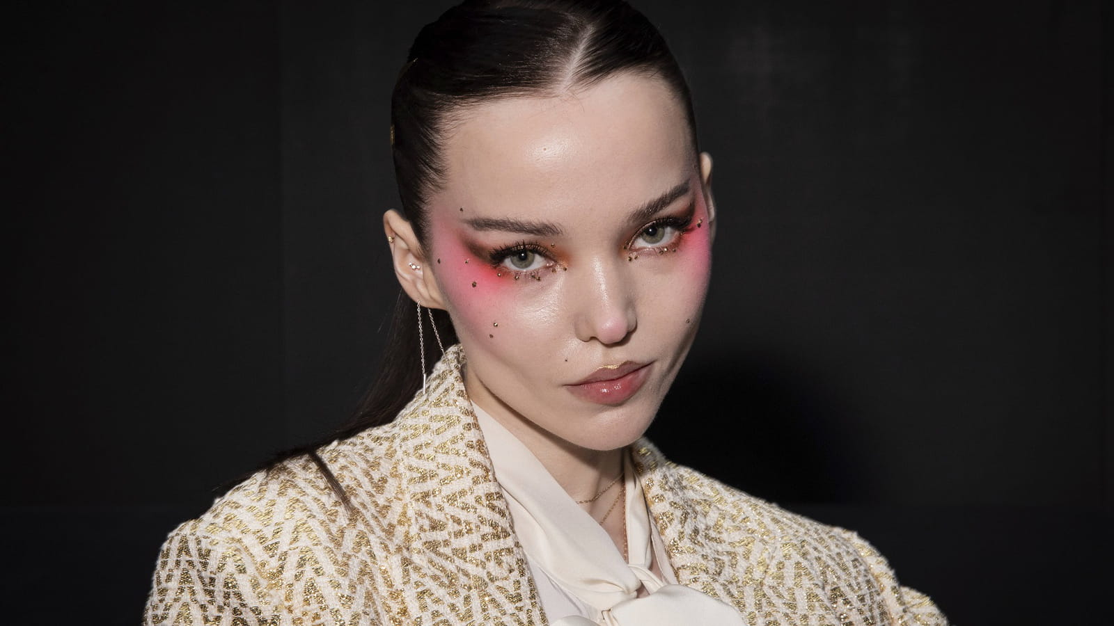 Dove Cameron et son blush flashy