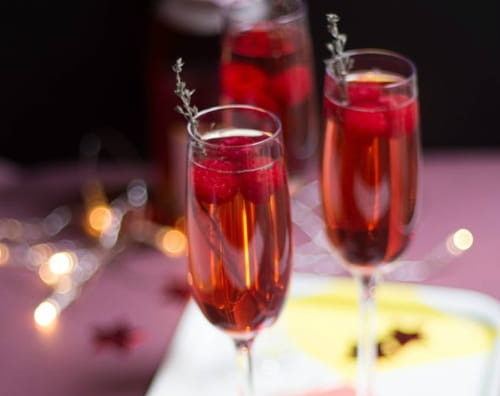 Cocktail de champagne aux fruits rouges