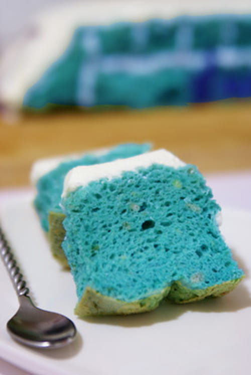 Magic sponge cake with cream cheese