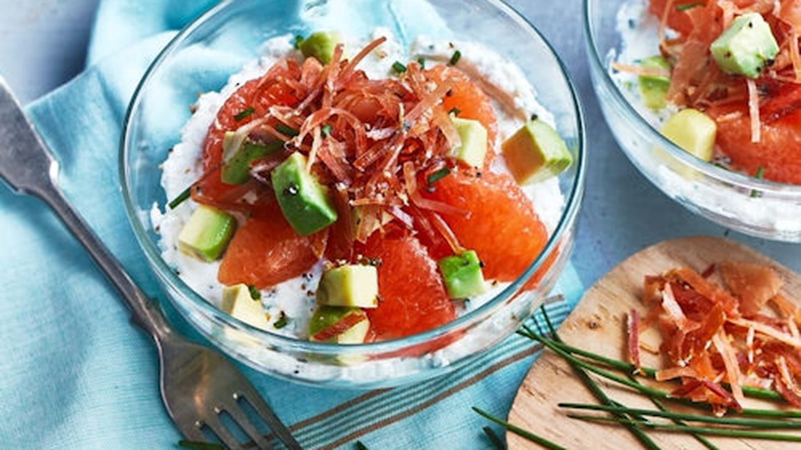 Mousse de chèvre avocat-pamplemousse au jambon Serrano